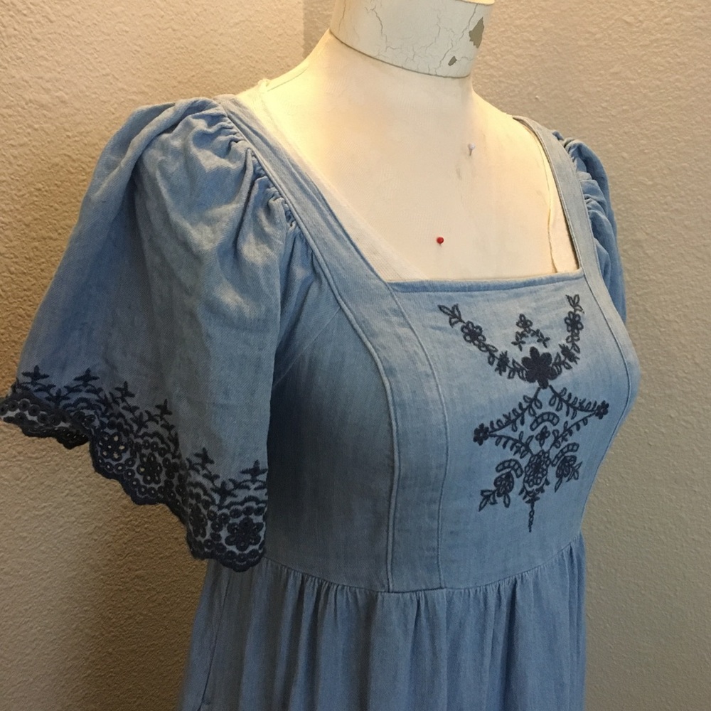 OLD NAVY Chambray midi Dress w/ embroidery